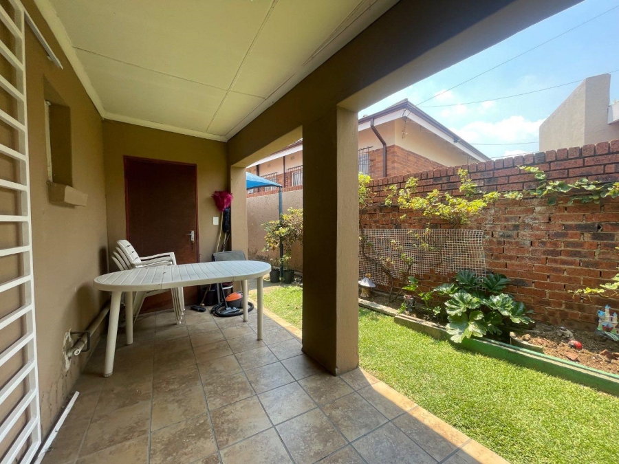 To Let 2 Bedroom Property for Rent in Homestead Gauteng