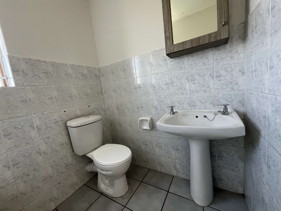 2 Bedroom Property for Sale in Discovery Gauteng