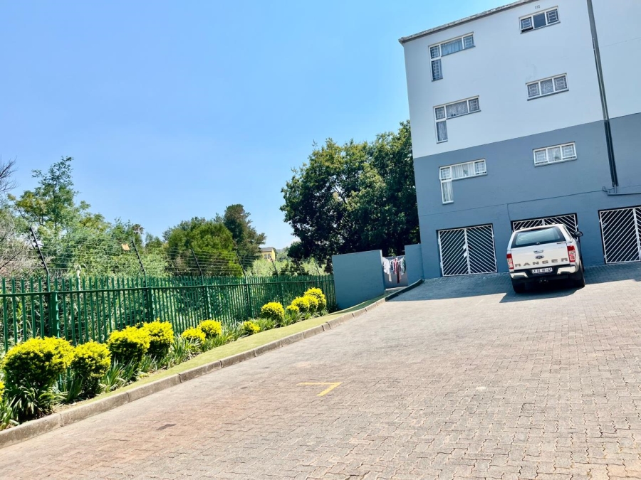 2 Bedroom Property for Sale in Discovery Gauteng