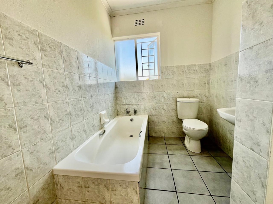 2 Bedroom Property for Sale in Discovery Gauteng