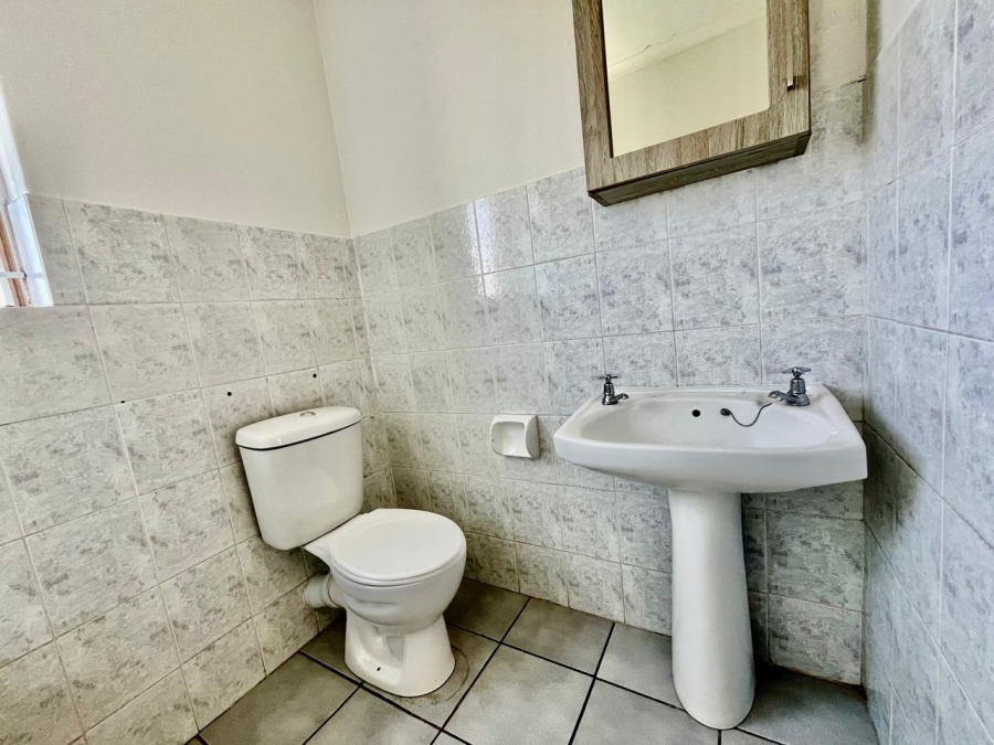 2 Bedroom Property for Sale in Discovery Gauteng