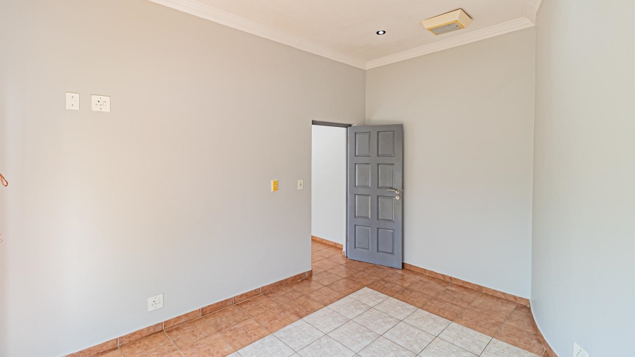 To Let 5 Bedroom Property for Rent in Dainfern Golf Estate Gauteng