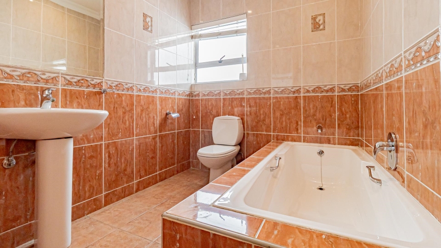 To Let 5 Bedroom Property for Rent in Dainfern Golf Estate Gauteng