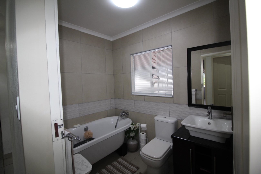 3 Bedroom Property for Sale in Halfway Gardens Gauteng