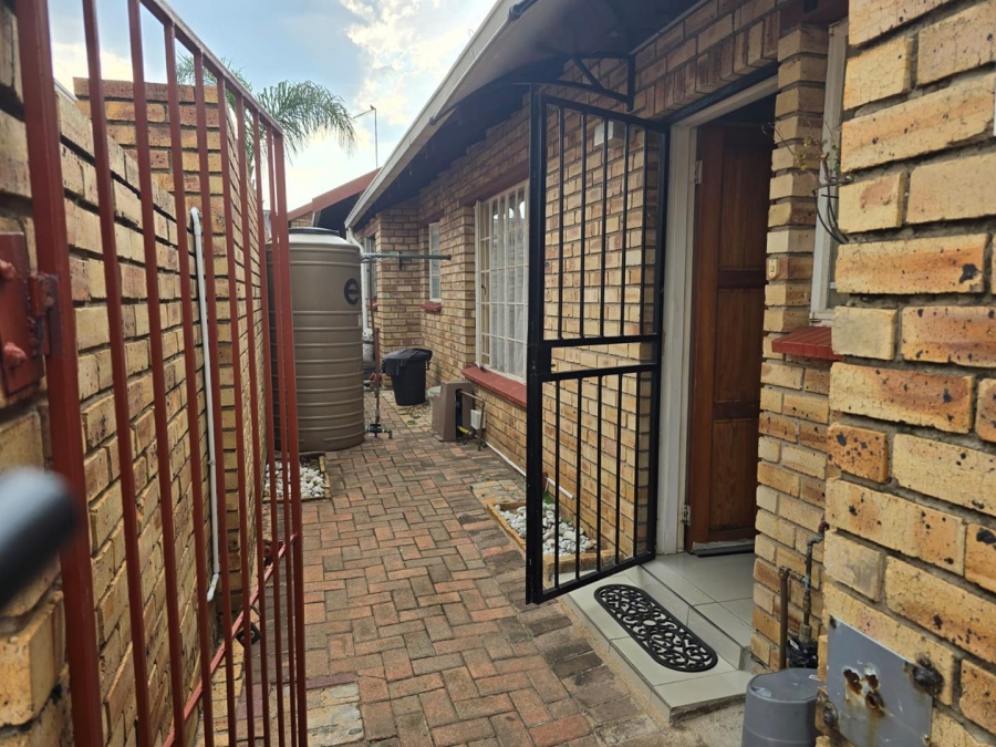 3 Bedroom Property for Sale in Glen Marais Gauteng
