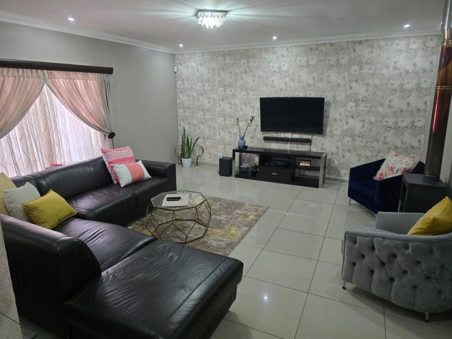 3 Bedroom Property for Sale in Glen Marais Gauteng