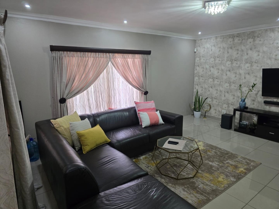 3 Bedroom Property for Sale in Glen Marais Gauteng