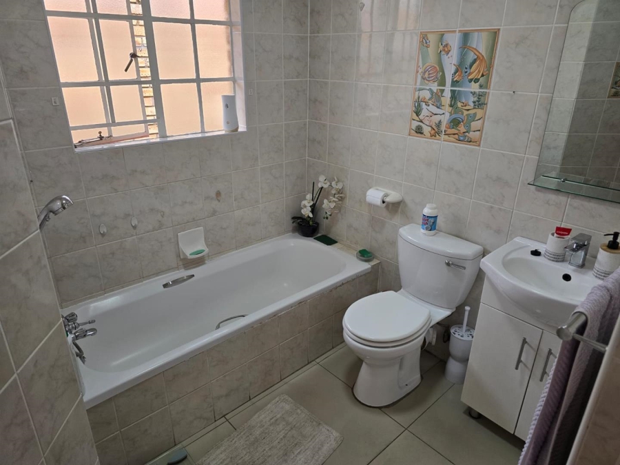 3 Bedroom Property for Sale in Glen Marais Gauteng