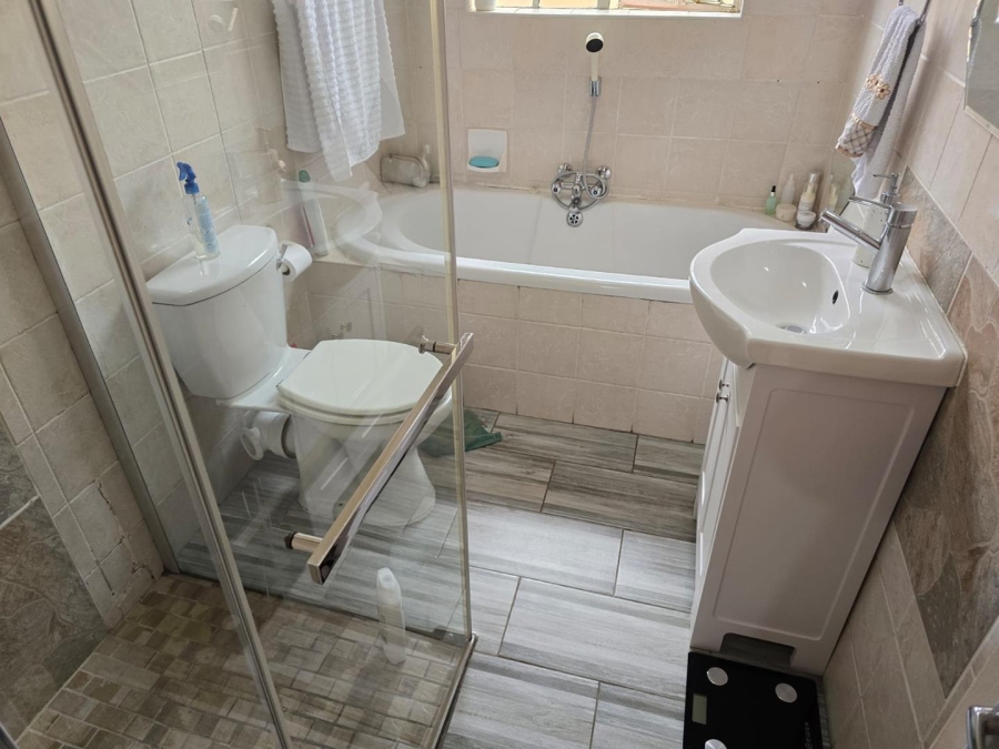 3 Bedroom Property for Sale in Glen Marais Gauteng