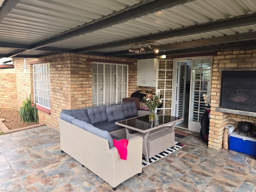 3 Bedroom Property for Sale in Glen Marais Gauteng