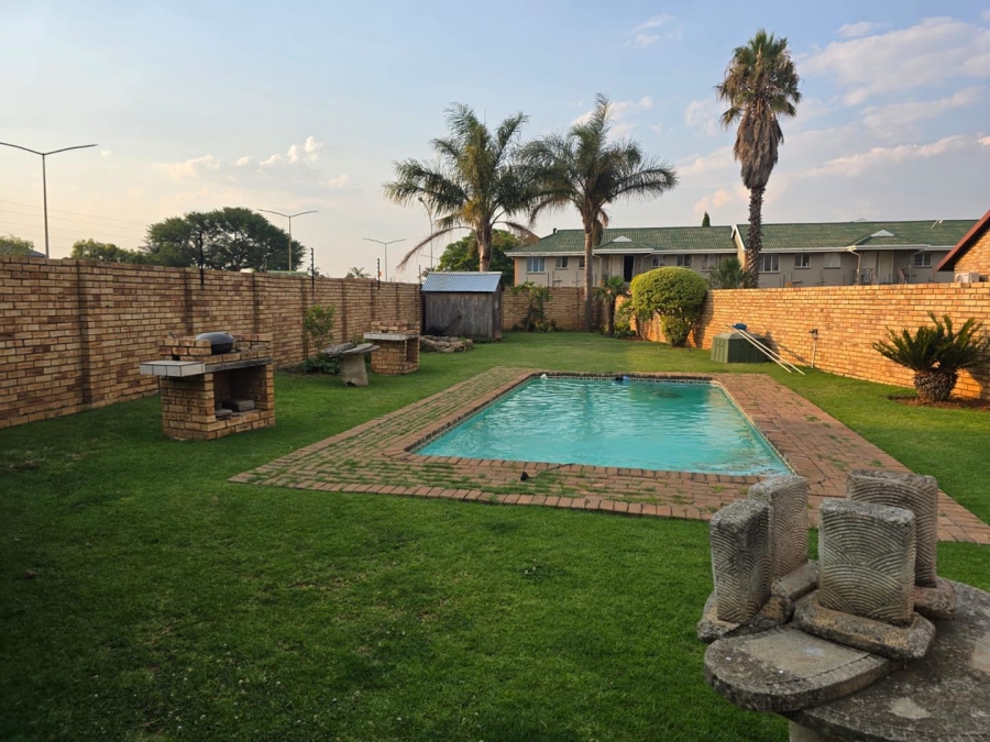 3 Bedroom Property for Sale in Glen Marais Gauteng