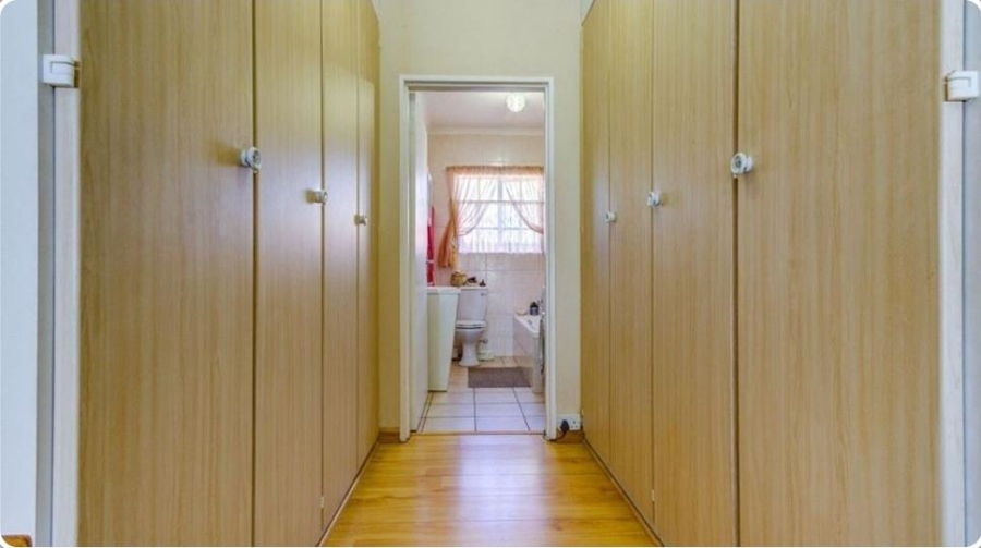 3 Bedroom Property for Sale in Glen Marais Gauteng