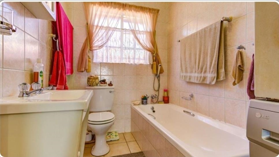 3 Bedroom Property for Sale in Glen Marais Gauteng