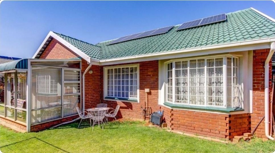 3 Bedroom Property for Sale in Glen Marais Gauteng