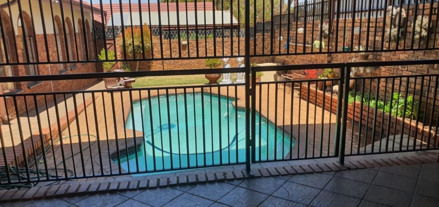 8 Bedroom Property for Sale in Mountain View Gauteng