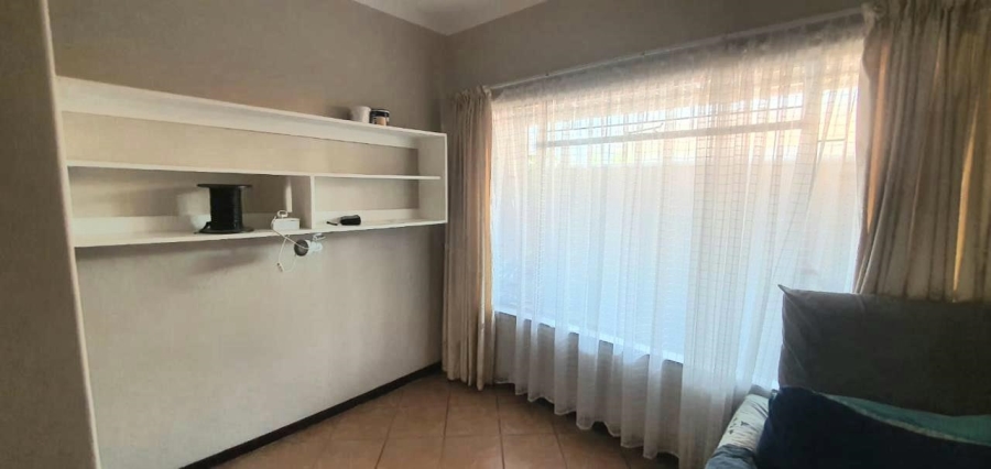 8 Bedroom Property for Sale in Mountain View Gauteng