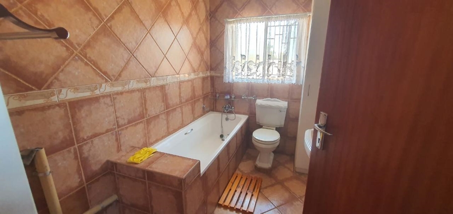 8 Bedroom Property for Sale in Mountain View Gauteng