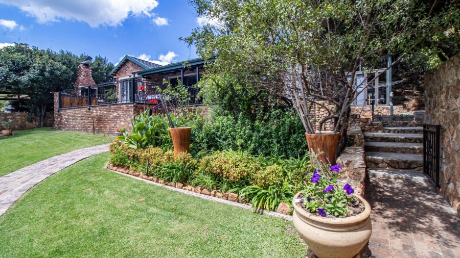 4 Bedroom Property for Sale in Vaaloewer Gauteng