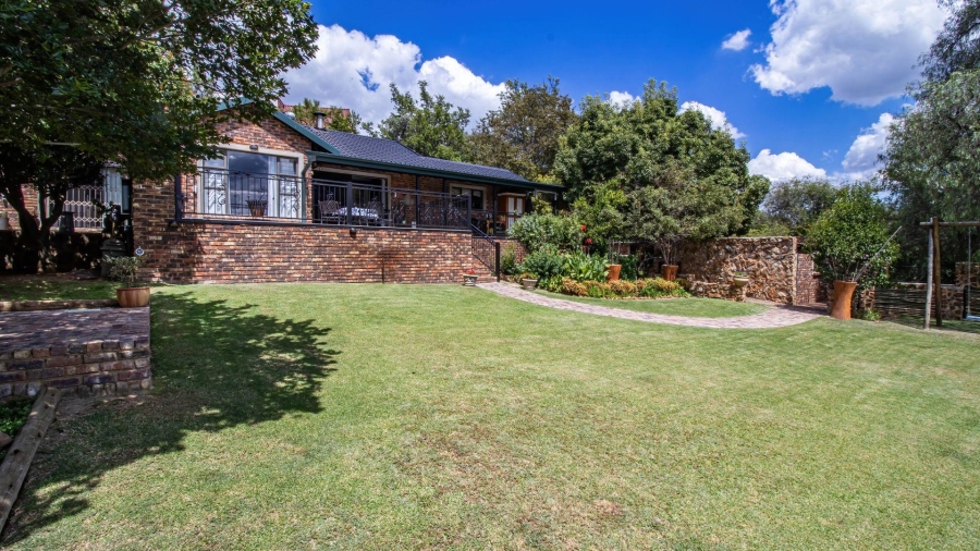 4 Bedroom Property for Sale in Vaaloewer Gauteng