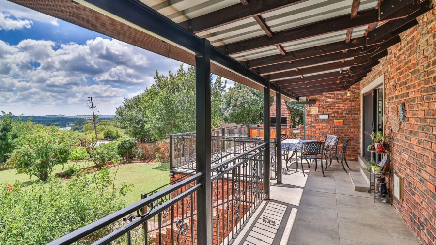 4 Bedroom Property for Sale in Vaaloewer Gauteng