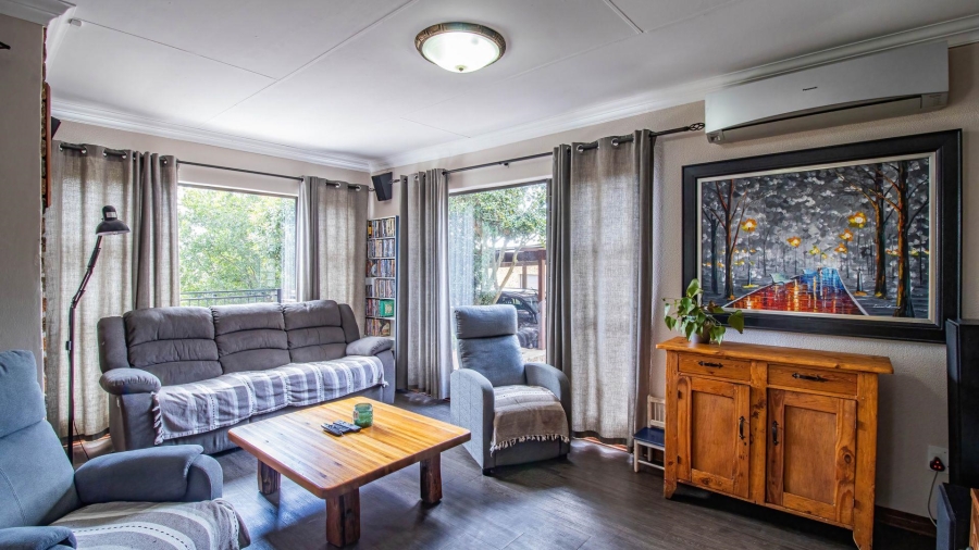 4 Bedroom Property for Sale in Vaaloewer Gauteng