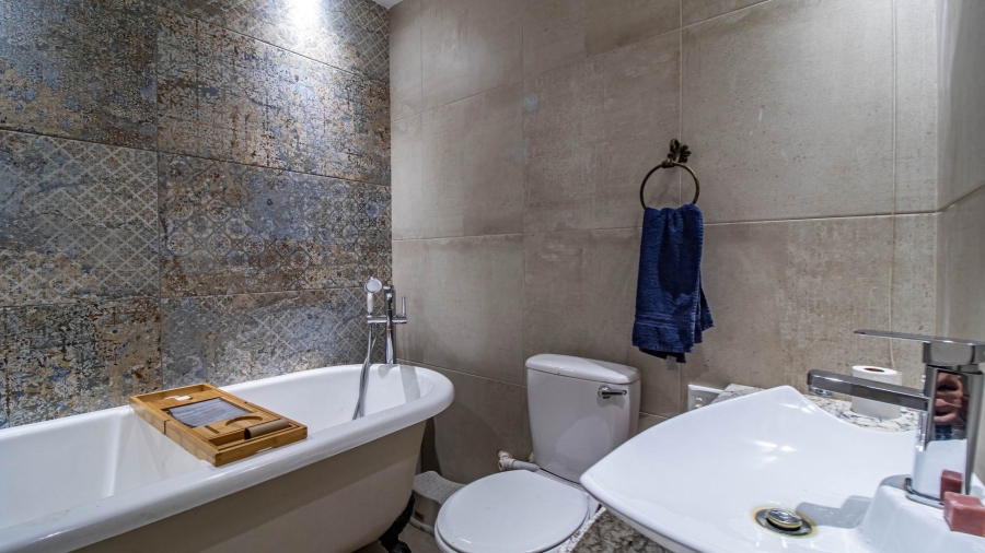 4 Bedroom Property for Sale in Vaaloewer Gauteng