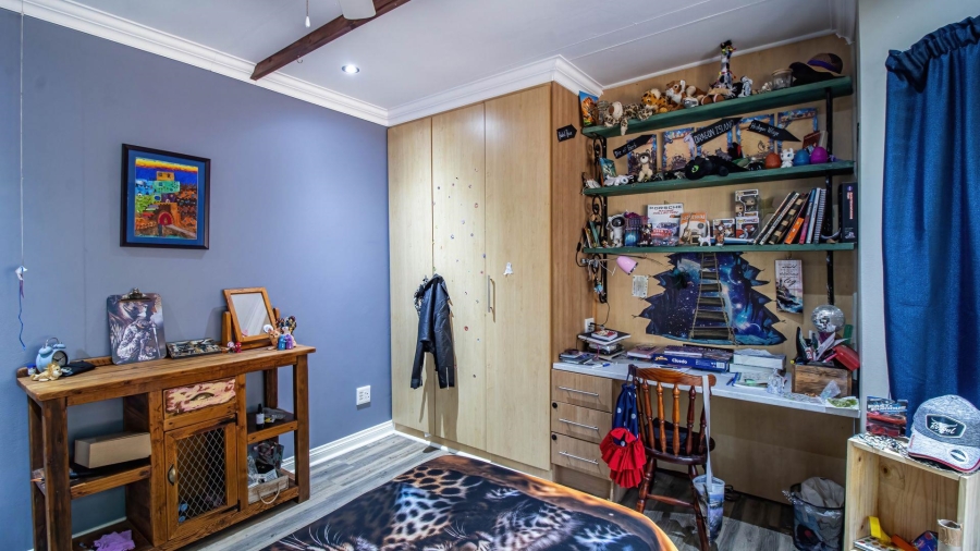 4 Bedroom Property for Sale in Vaaloewer Gauteng