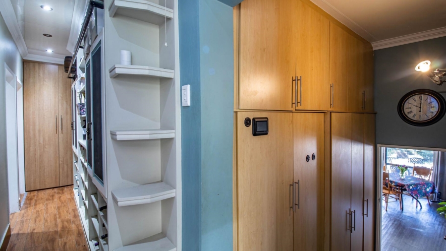 4 Bedroom Property for Sale in Vaaloewer Gauteng