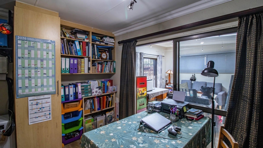 4 Bedroom Property for Sale in Vaaloewer Gauteng