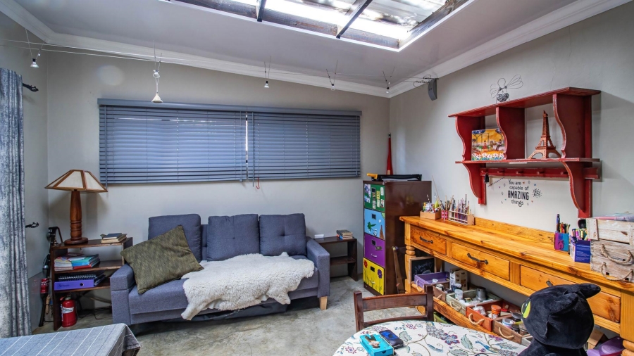 4 Bedroom Property for Sale in Vaaloewer Gauteng