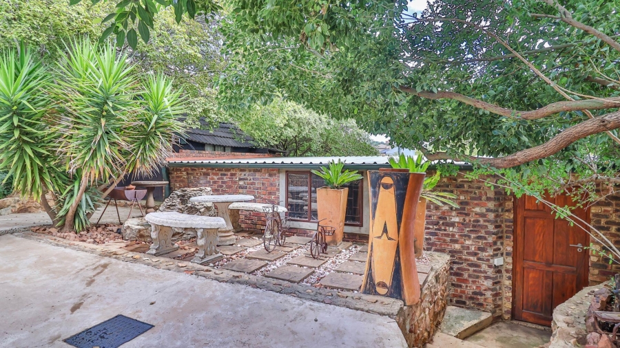 4 Bedroom Property for Sale in Vaaloewer Gauteng