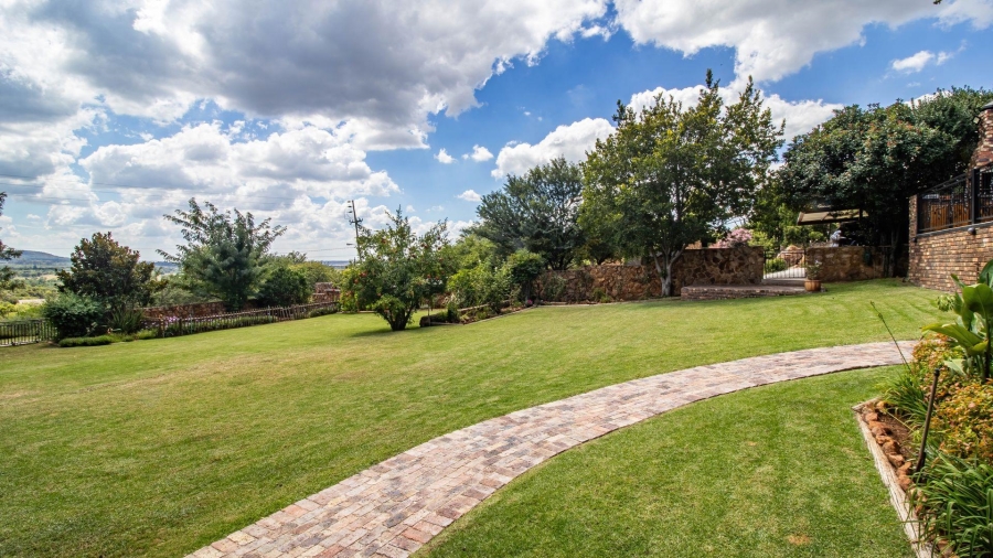 4 Bedroom Property for Sale in Vaaloewer Gauteng