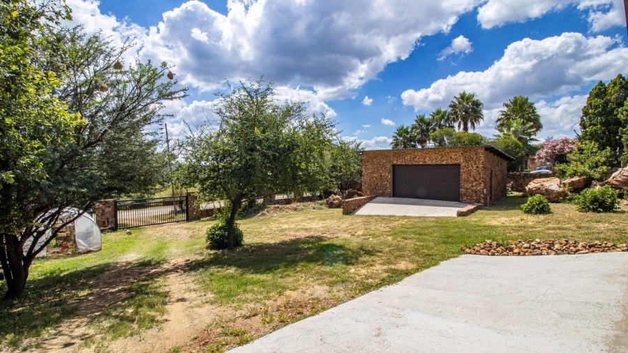 4 Bedroom Property for Sale in Vaaloewer Gauteng