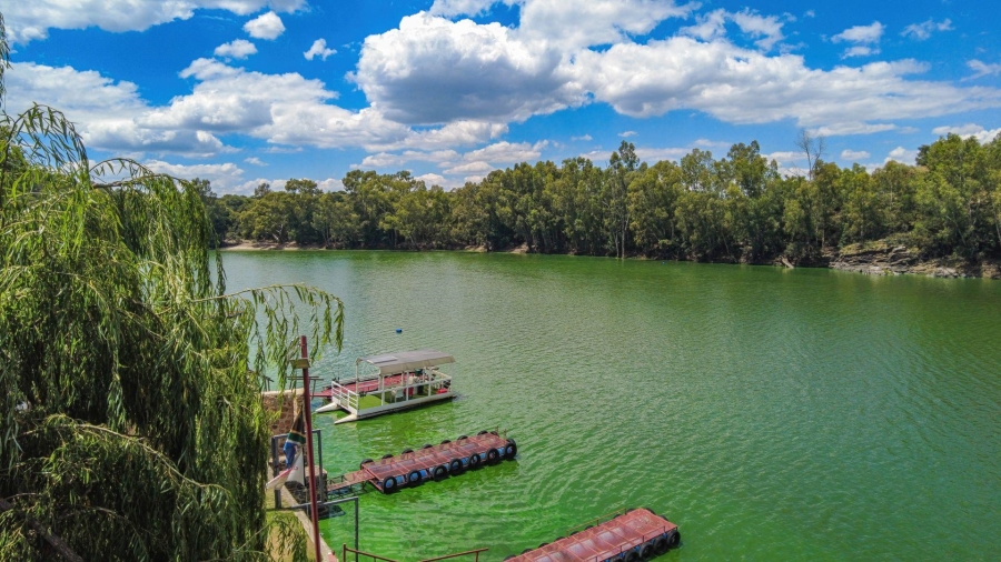 4 Bedroom Property for Sale in Vaaloewer Gauteng