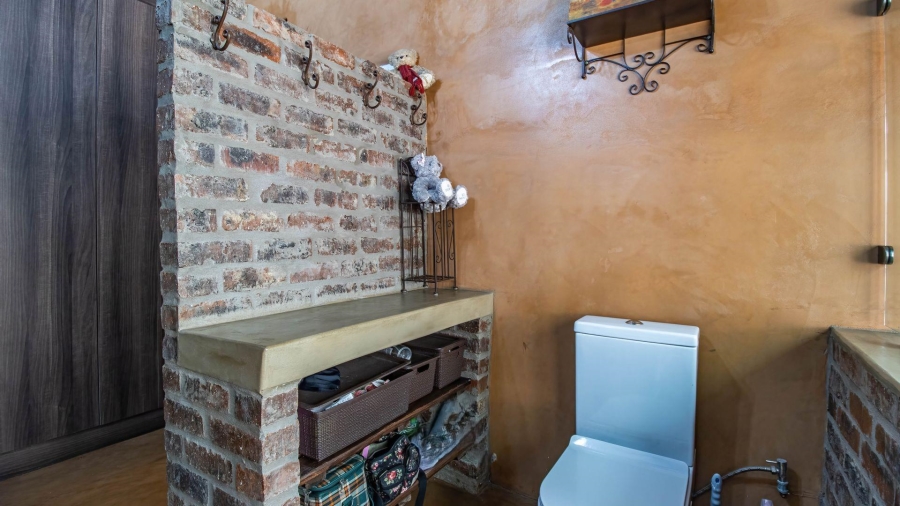 4 Bedroom Property for Sale in Vaaloewer Gauteng