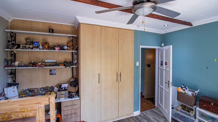 4 Bedroom Property for Sale in Vaaloewer Gauteng