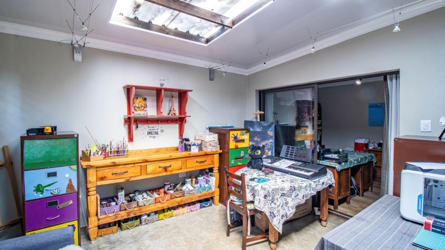 4 Bedroom Property for Sale in Vaaloewer Gauteng