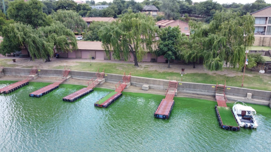 4 Bedroom Property for Sale in Vaaloewer Gauteng