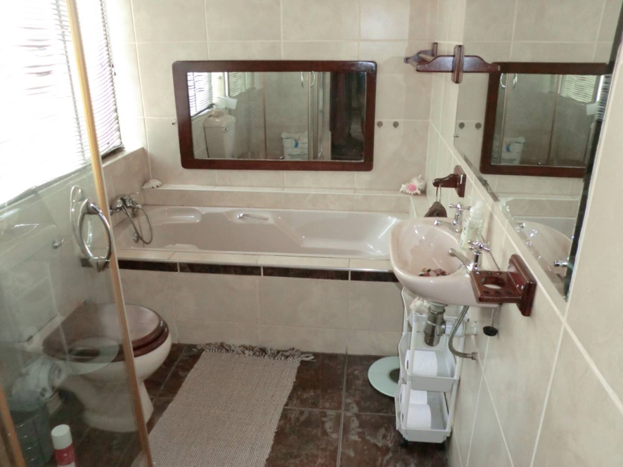 3 Bedroom Property for Sale in Selection Park Gauteng