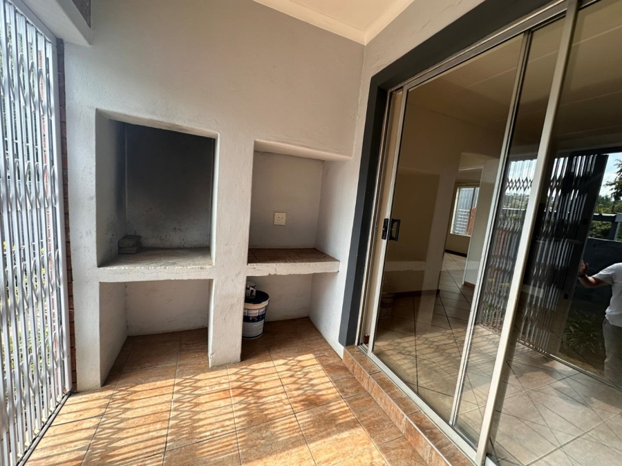 To Let 2 Bedroom Property for Rent in Roodepoort Gauteng