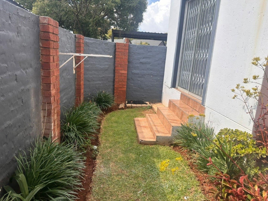 To Let 2 Bedroom Property for Rent in Roodepoort Gauteng