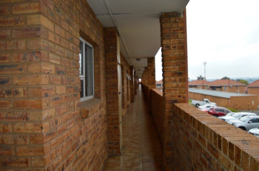 2 Bedroom Property for Sale in Birchleigh Gauteng