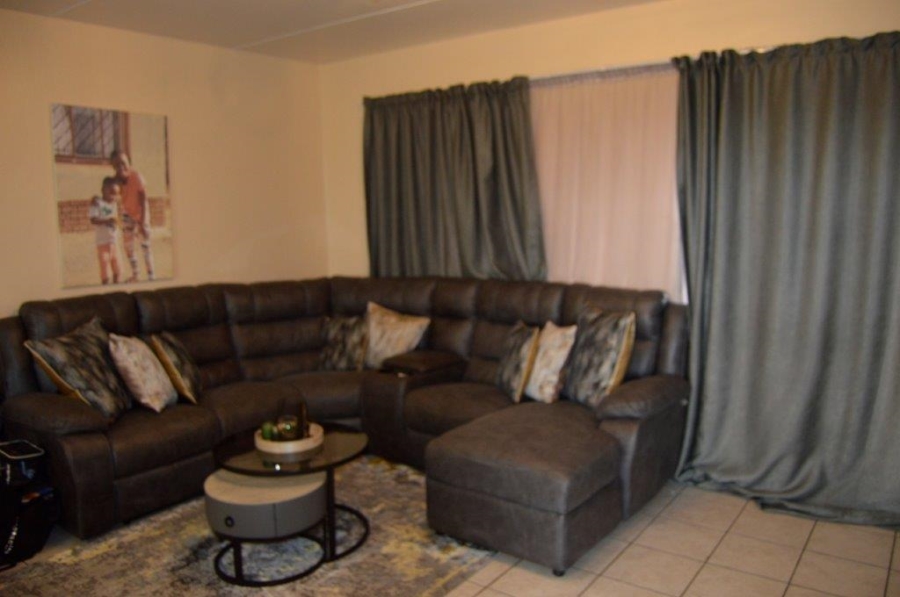 2 Bedroom Property for Sale in Birchleigh Gauteng