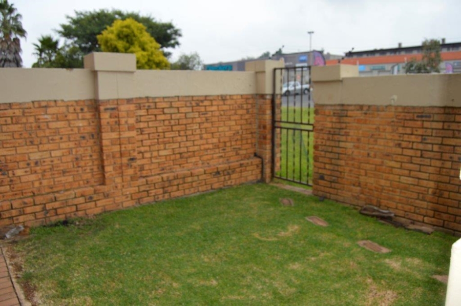 2 Bedroom Property for Sale in Birchleigh Gauteng