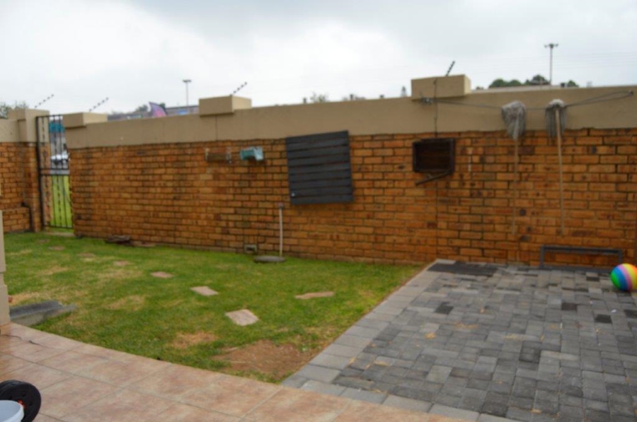 2 Bedroom Property for Sale in Birchleigh Gauteng