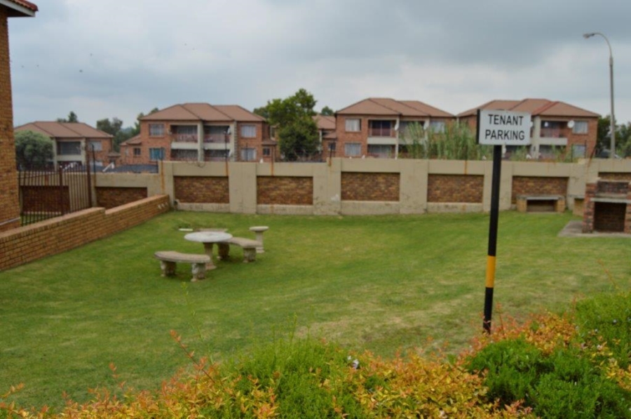 2 Bedroom Property for Sale in Birchleigh Gauteng