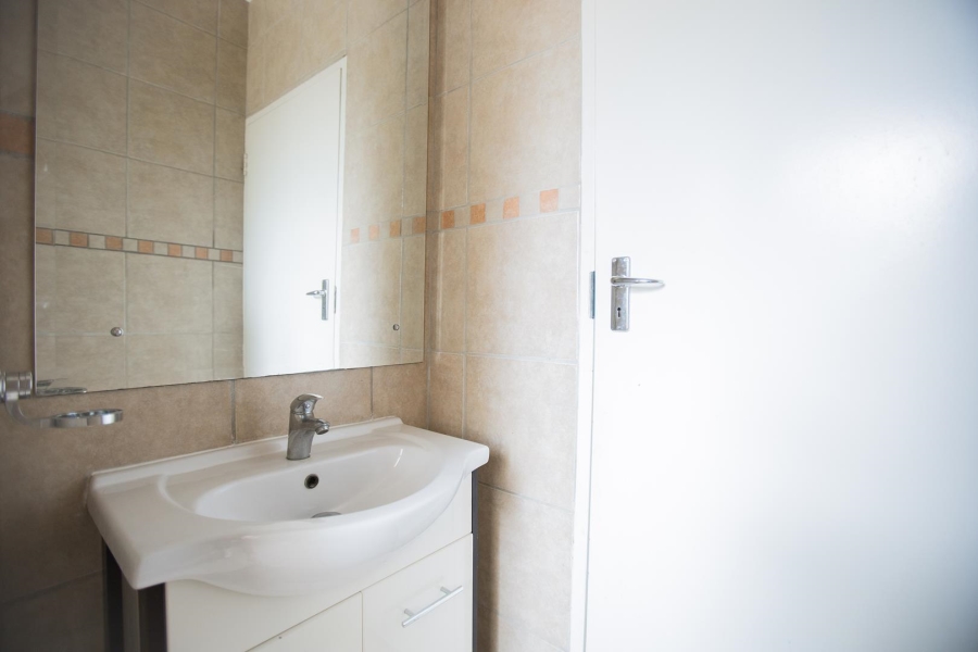 1 Bedroom Property for Sale in Oukraal Estate Gauteng