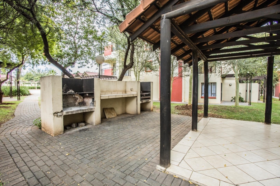 1 Bedroom Property for Sale in Oukraal Estate Gauteng