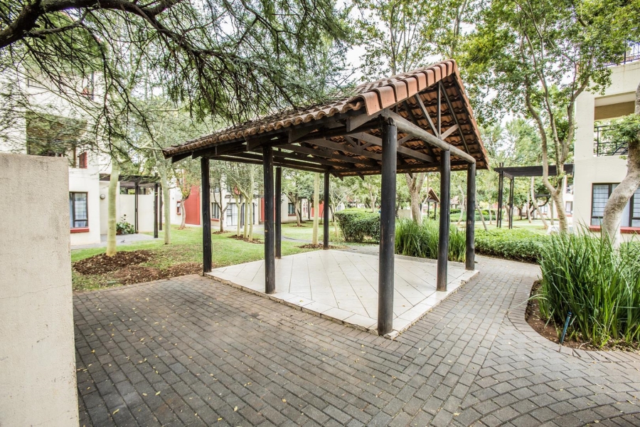 1 Bedroom Property for Sale in Oukraal Estate Gauteng