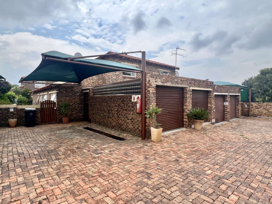 3 Bedroom Property for Sale in Weltevreden Park Gauteng